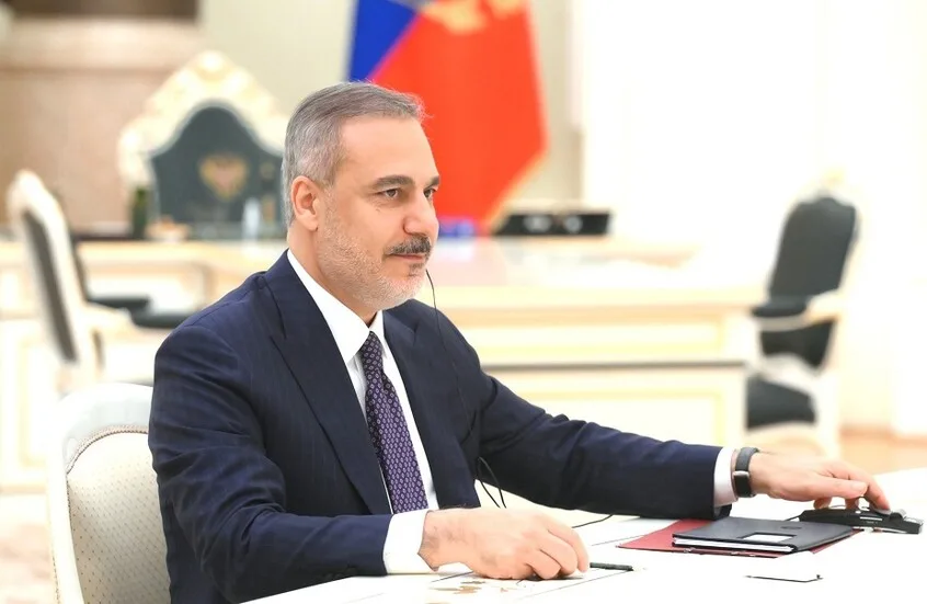 وزير الخارجية التركي والأمين العام لحلف الناتو يتناولان قضية الأزمة في أوكرانيا