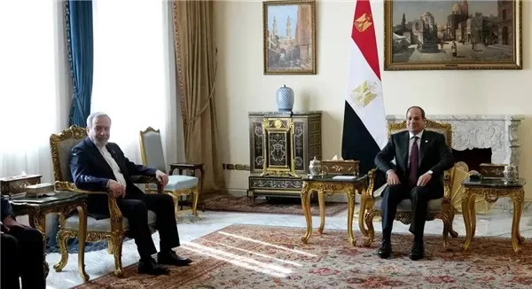 وزير الخارجية: هناك فرصة لتعزيز العلاقات الثنائية مع إيران بما يعود بالنفع على الشعبين.