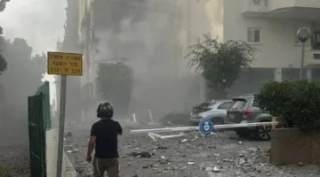 فرق الطوارئ تسعى للعثور على ناجين بعد الاعتداء الإيراني على تل أبيب