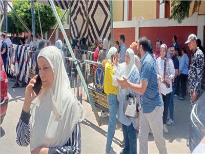 تطبيق تدابير أمنية صارمة أمام لجان امتحانات الثانوية العامة في أكتوبر خلال الأيام الأخيرة للاختبارات.