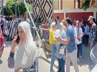 التربية الدينية والوطنية تُدخل البهجة على طلاب الثانوية العامة في الإسكندرية التربية الدينية والوطنية تُدخل البهجة على طلاب الثانوية العامة في الإسكندرية