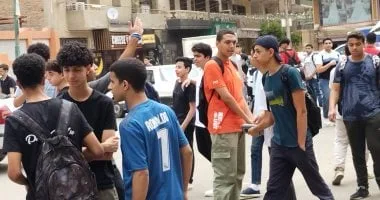 بين اليسر والعقبات: طلاب الشهادة الإعدادية في القليوبية يتحدثون عن امتحان اللغة الإنجليزية بين اليسر والعقبات: طلاب الشهادة الإعدادية في القليوبية يتحدثون عن امتحان اللغة الإنجليزية