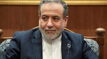 وزير خارجية إيران ينذر من مخطط إسرائيلي لزيادة حدة النزاع في المنطقة والعالم.