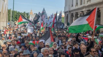 مسيرة عالمية تضم 32 دولة تتجه نحو غزة للمطالبة برفع الحصار الإسرائيلي ووقف الإبادة الجماعية.