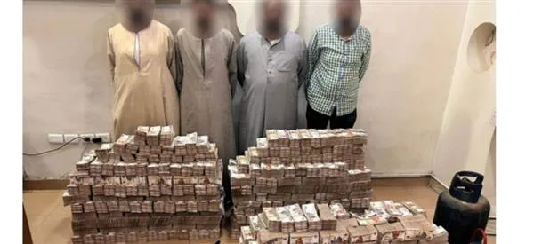اعتقال 4 مشتبه بهم بتهمة حيازة ذهب خام وأسلحة ومخدرات في قنا اعتقال 4 مشتبه بهم بتهمة حيازة ذهب خام وأسلحة ومخدرات في قنا