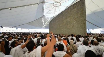 حجاج القرعة يستمرون في رمي الجمرات خلال أول أيام التشريق