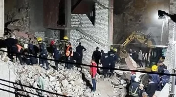 رئيس حي شرق الإسكندرية يقرر هدم عقار باكوس المتضرر جزئياً حتى مستوى الأرض.