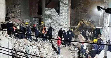 رئيس حي شرق الإسكندرية يقرر هدم عقار باكوس المتضرر جزئياً حتى مستوى الأرض. رئيس حي شرق الإسكندرية يقرر هدم عقار باكوس المتضرر جزئياً حتى مستوى الأرض.