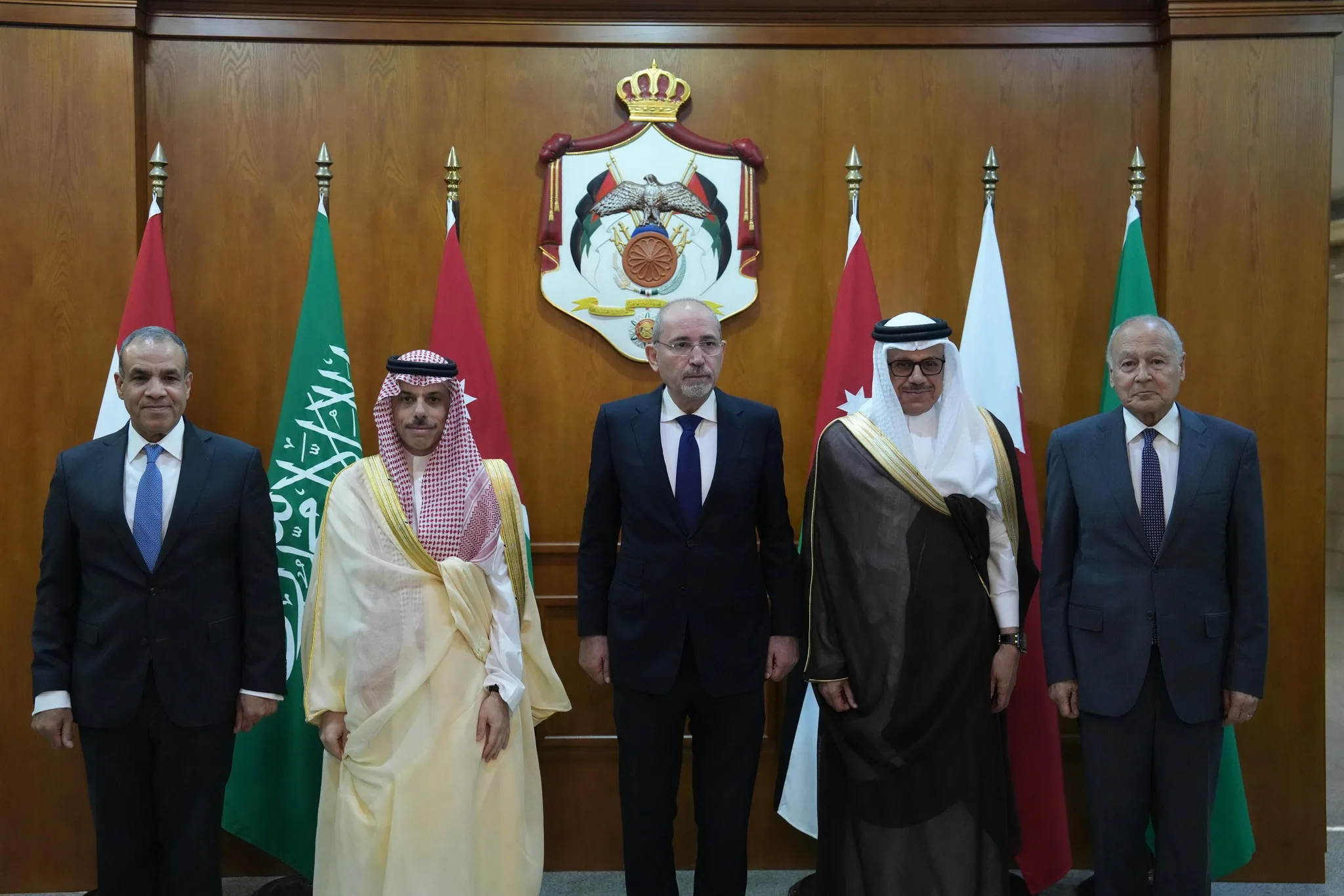 اللجنة الوزارية العربية والإسلامية تدعو إسرائيل إلى السماح الفوري بدخول المساعدات الإنسانية والطبية إلى قطاع غزة اللجنة الوزارية العربية والإسلامية تدعو إسرائيل إلى السماح الفوري بدخول المساعدات الإنسانية والطبية إلى قطاع غزة