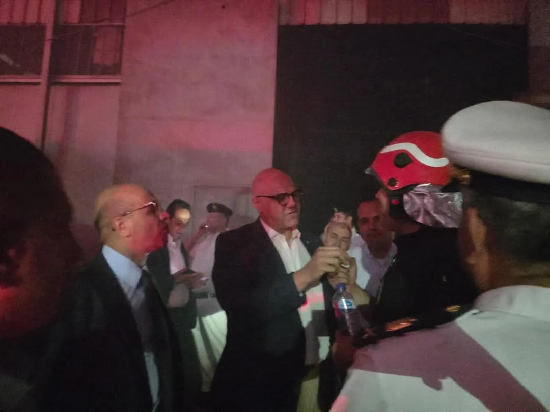 محافظ القليوبية ورئيس الأمن يراقبان جهود إخماد حريق مصنع ميدان الحادثة في القناطر الخيرية محافظ القليوبية ورئيس الأمن يراقبان جهود إخماد حريق مصنع ميدان الحادثة في القناطر الخيرية