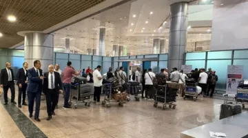 نائب وزير المالية ورئيس هيئة الجمارك يقومان بجولة ميدانية في مطار القاهرة