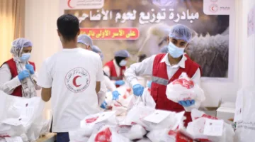 الهلال الأحمر المصري يقدم أضاحي العيد للعائلات المحتاجة