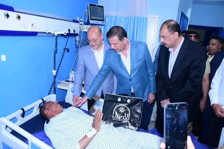 وزير الزراعة يتفقد المسؤول عن حماية الأراضي المتضرر في سوهاج ويقر منح مكافأة وترقية استثنائية تقديرًا لجهوده. وزير الزراعة يتفقد المسؤول عن حماية الأراضي المتضرر في سوهاج ويقر منح مكافأة وترقية استثنائية تقديرًا لجهوده.