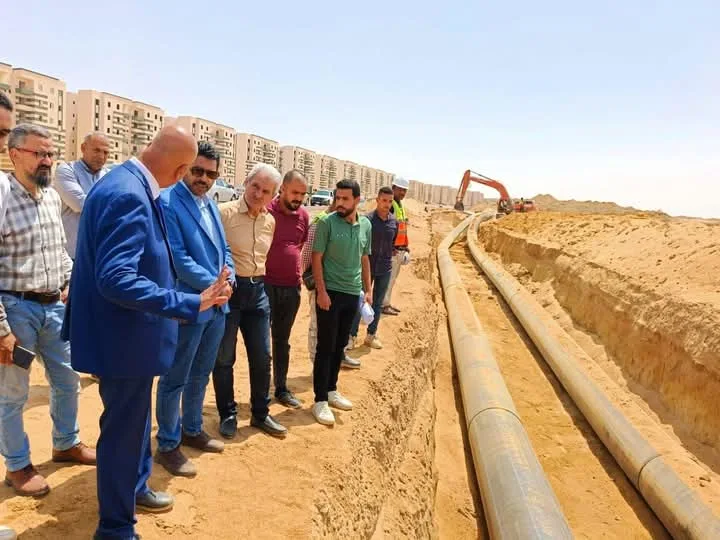 وزير الإسكان يراقب تنفيذ مشروعات المرافق في مدينة العبور الجديدة والأراضي المضافة. وزير الإسكان يراقب تنفيذ مشروعات المرافق في مدينة العبور الجديدة والأراضي المضافة.