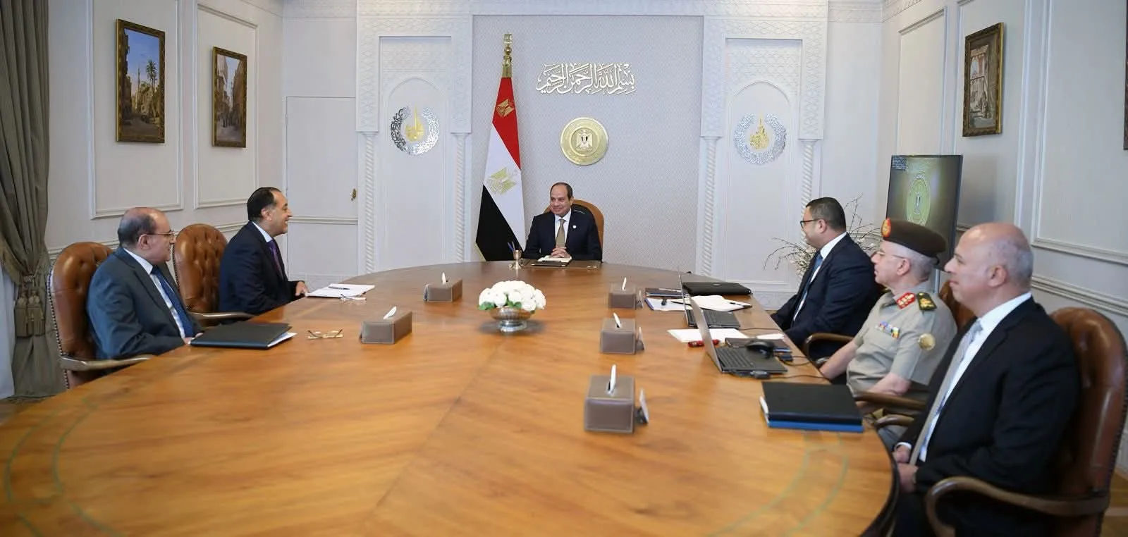 الرئيس السيسي يواصل متابعة مشاريع “حياة كريمة” وتحلية المياه وتطوير الساحل الشمالي. الرئيس السيسي يواصل متابعة مشاريع “حياة كريمة” وتحلية المياه وتطوير الساحل الشمالي.