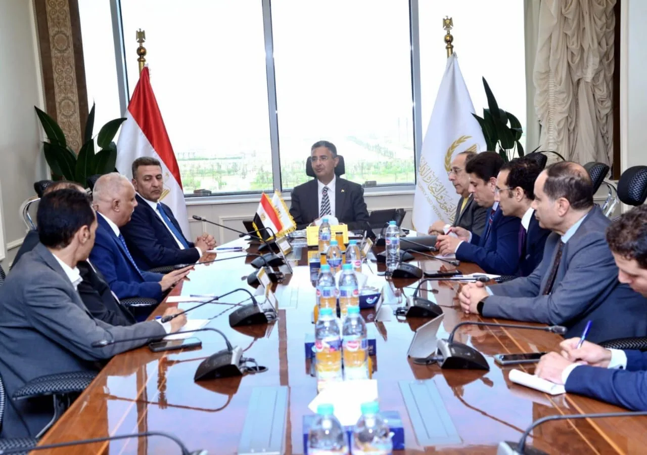 وزير التموين يناقش مع جمعية المواد الغذائية طرق تحسين النظام وتعديل العقوبات وزير التموين يناقش مع جمعية المواد الغذائية طرق تحسين النظام وتعديل العقوبات