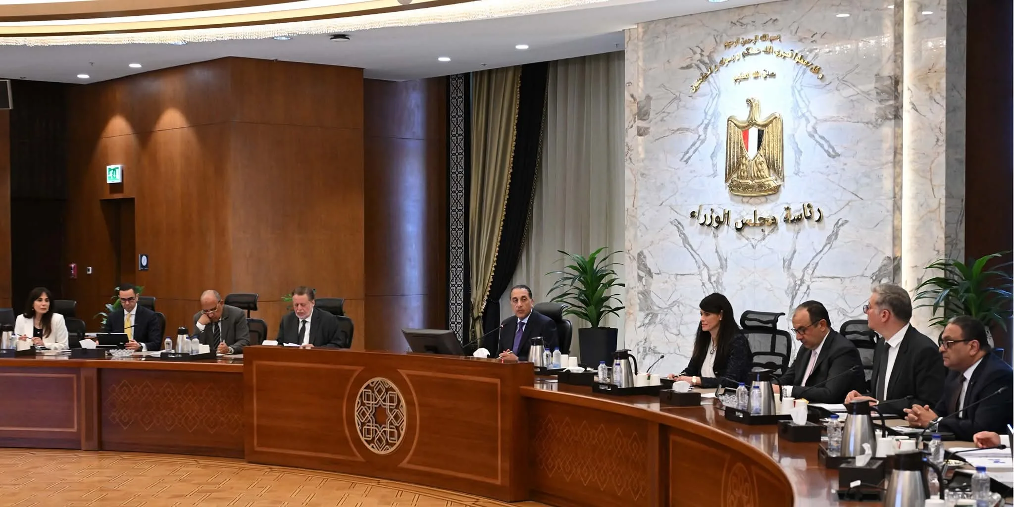 رئيس الحكومة يقود لجنة العروض الحكومية رئيس الحكومة يقود لجنة العروض الحكومية