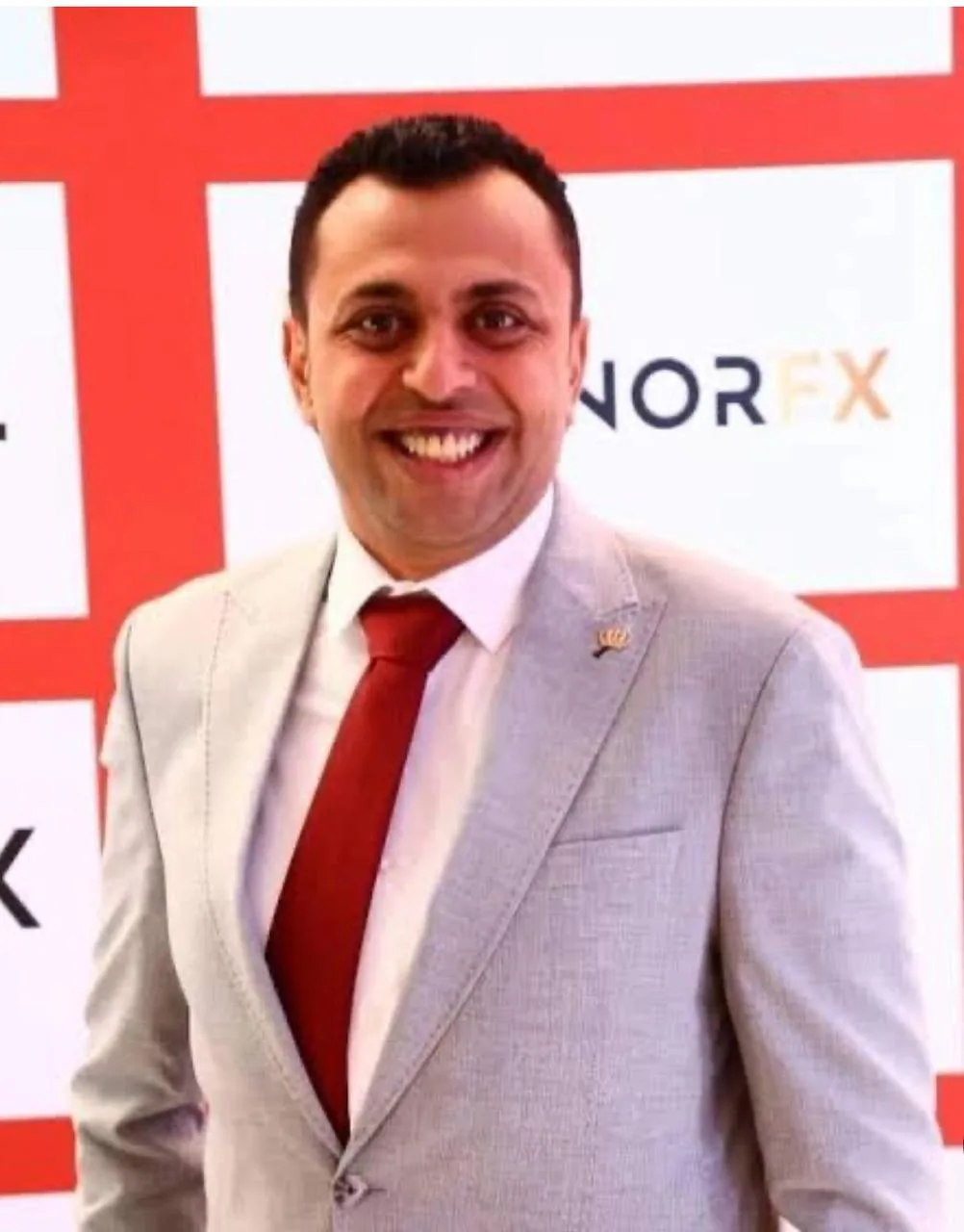 “خبير”: التفاؤل الاقتصادي مستند إلى اتفاقية “رأس الحكمة” وتراجع التوترات، لكن الحاجة إلى الاستدامة تتطلب تنويع المصادر وتقليل الديون.