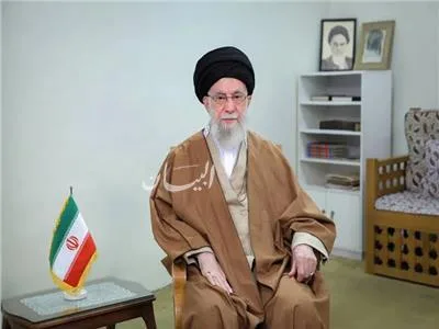 «خامنئي» يعيّن سياري قائدًا للأركان ووحيدي قائدًا للحرس الثوري. «خامنئي» يعيّن سياري قائدًا للأركان ووحيدي قائدًا للحرس الثوري.