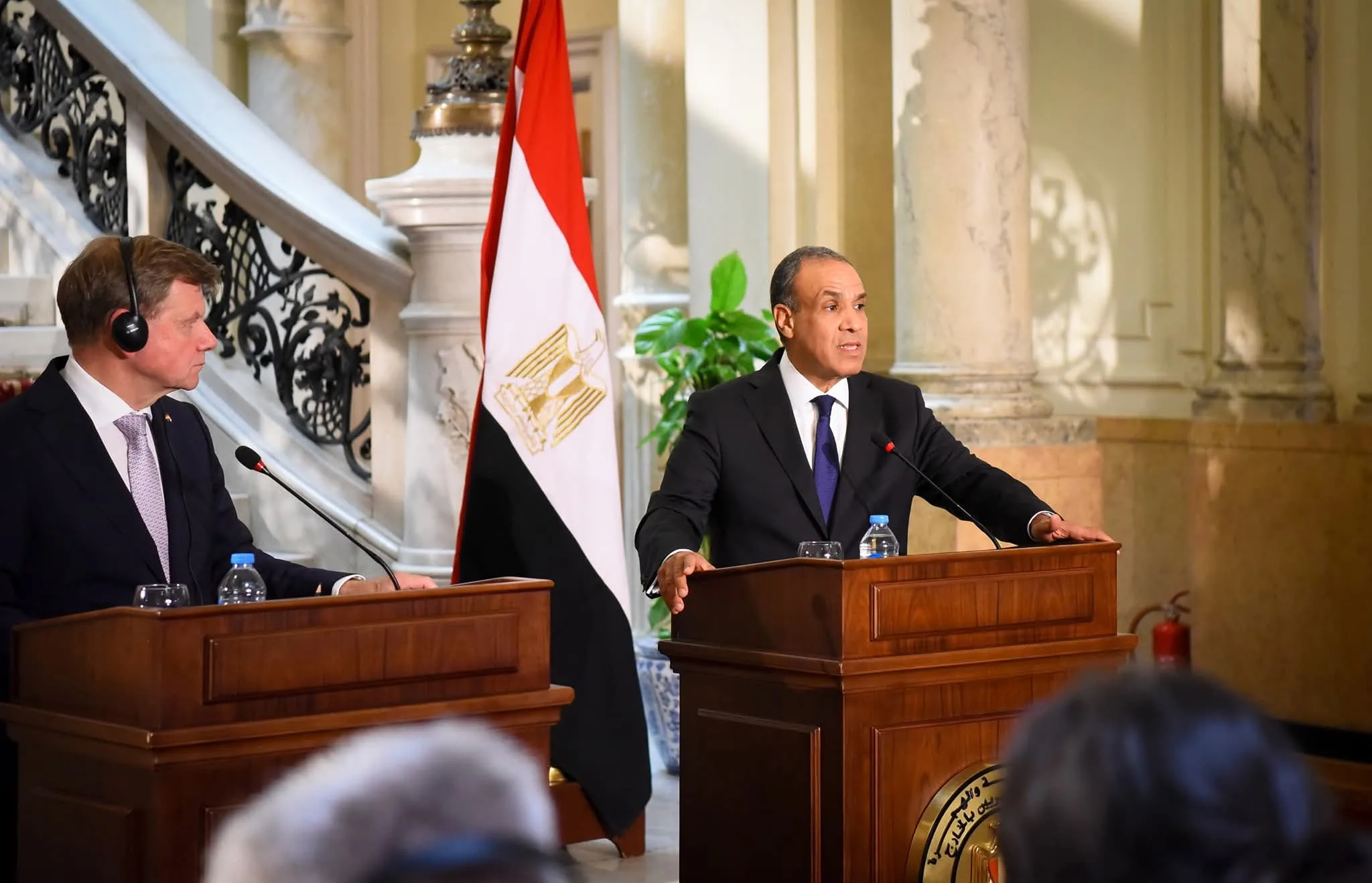 وزير الخارجية والهجرة يعقد مباحثات سياسية مع نظيره الألماني