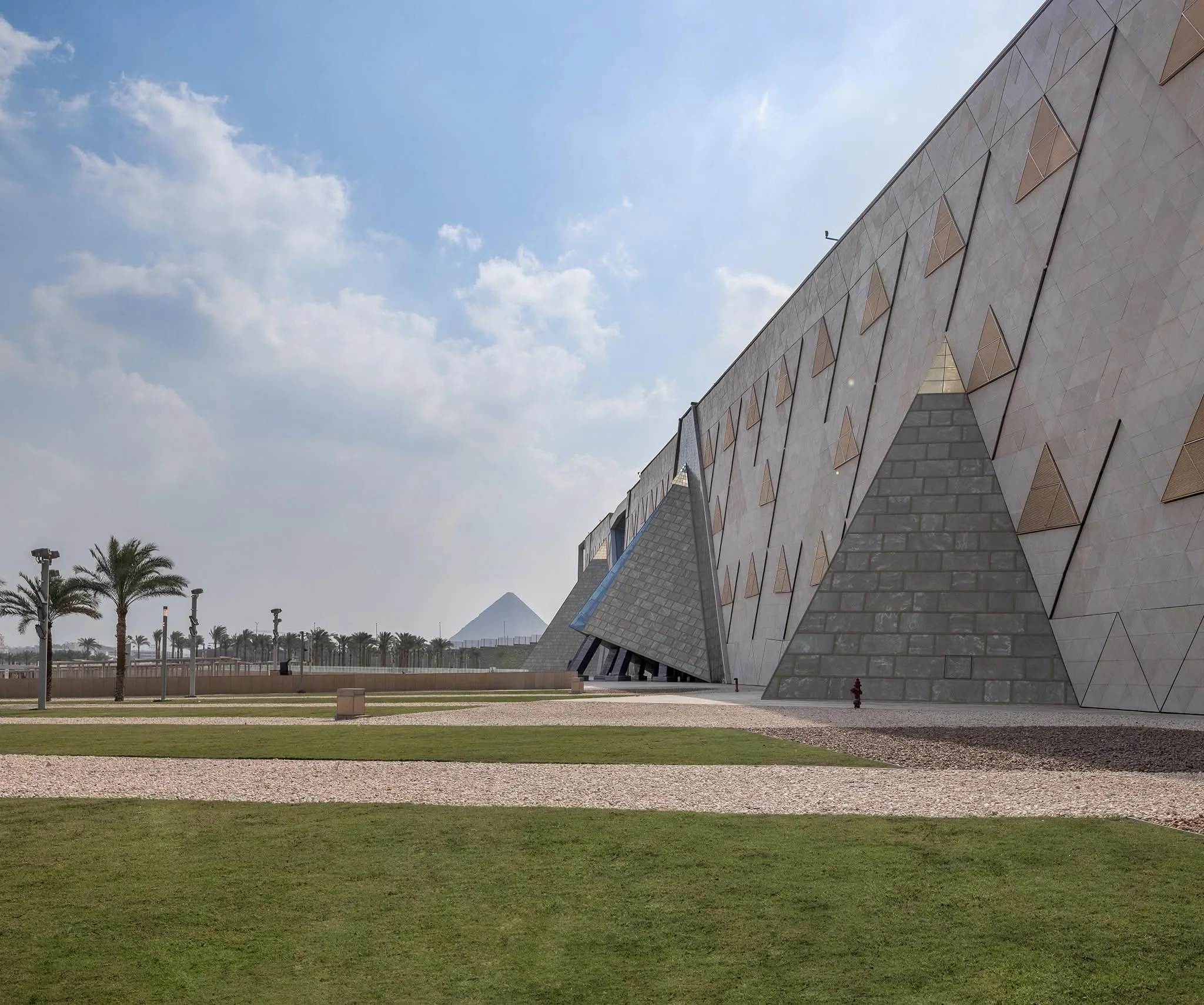 بسبب التغيرات في الأوضاع الإقليمية.. تأجيل الافتتاح الرسمي للمتحف المصري الكبير إلى الربع الأخير من 2025.