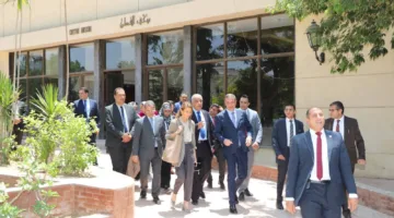 وزير الزراعة يرافق مدير مكتب اليونسكو في جولة بالمتحف الزراعي لتعزيز الشراكة في تحويله إلى مركز عالمي للتراث والمعرفة.