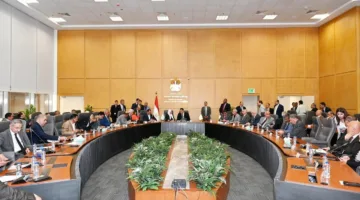 وزير الإسكان يتباحث مع النواب حول قضايا الإسكان والمرافق والصرف الصحي في المحافظات
