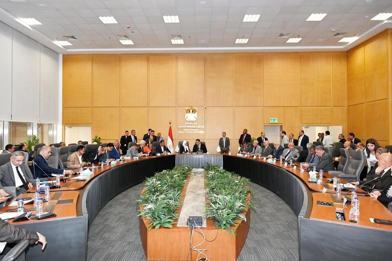 وزير الإسكان يتباحث مع النواب حول قضايا الإسكان والمرافق والصرف الصحي في المحافظات وزير الإسكان يتباحث مع النواب حول قضايا الإسكان والمرافق والصرف الصحي في المحافظات