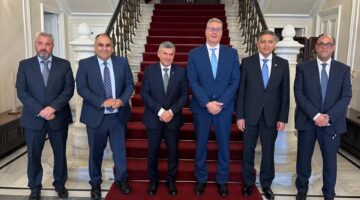وزير البترول يناقش مع نظيره القبرصي تقدم مشروع ربط حقول الغاز القبرصية بمصر
