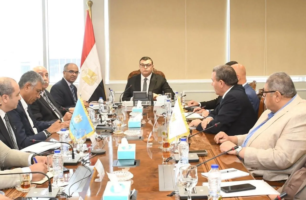 وزير الإسكان يراقب وضع محطات تحلية مياه البحر في الساحل الشمالي الغربي وزير الإسكان يراقب وضع محطات تحلية مياه البحر في الساحل الشمالي الغربي
