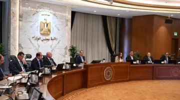 رئيس الحكومة يترأس اجتماع اللجنة العليا للأسواق ويطلب تأمين العملة الأجنبية لاستيراد السلع والمواد اللازمة للإنتاج