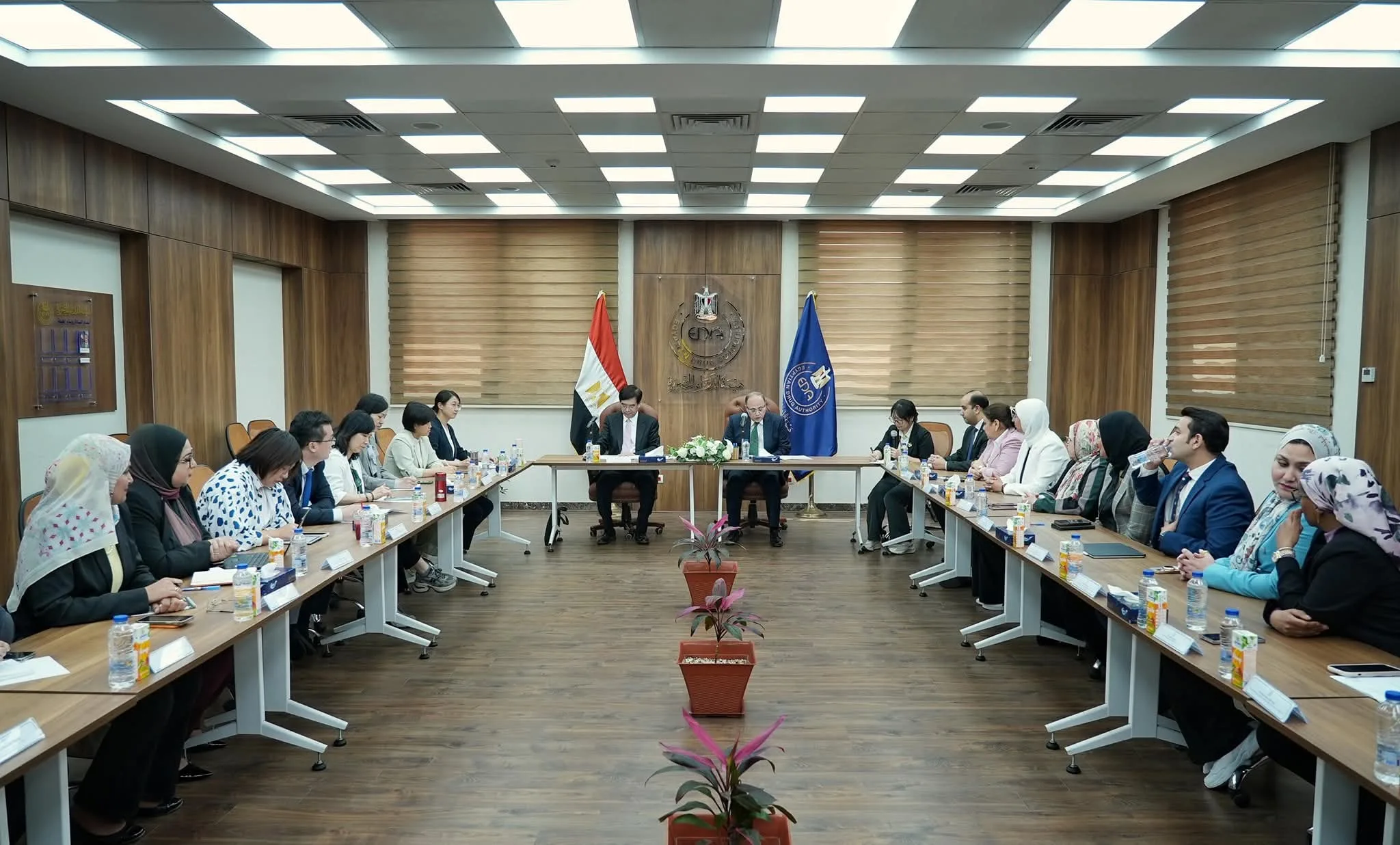 رئيس هيئة الدواء يتباحث مع وفد من الصين حول تعزيز التعاون التنظيمي ودعم الشراكة في المجال الطبي رئيس هيئة الدواء يتباحث مع وفد من الصين حول تعزيز التعاون التنظيمي ودعم الشراكة في المجال الطبي