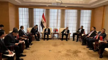وزير الاستثمار: مصر تعتبر نقطة جذب ممتازة للتجارة والتصنيع وتوفر فرصاً واعدة للشركات الصينية في مجالات الطاقة والصناعة الرقمية.