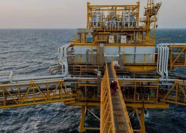 انخفاض أسعار النفط بنسبة 6% عند الإغلاق