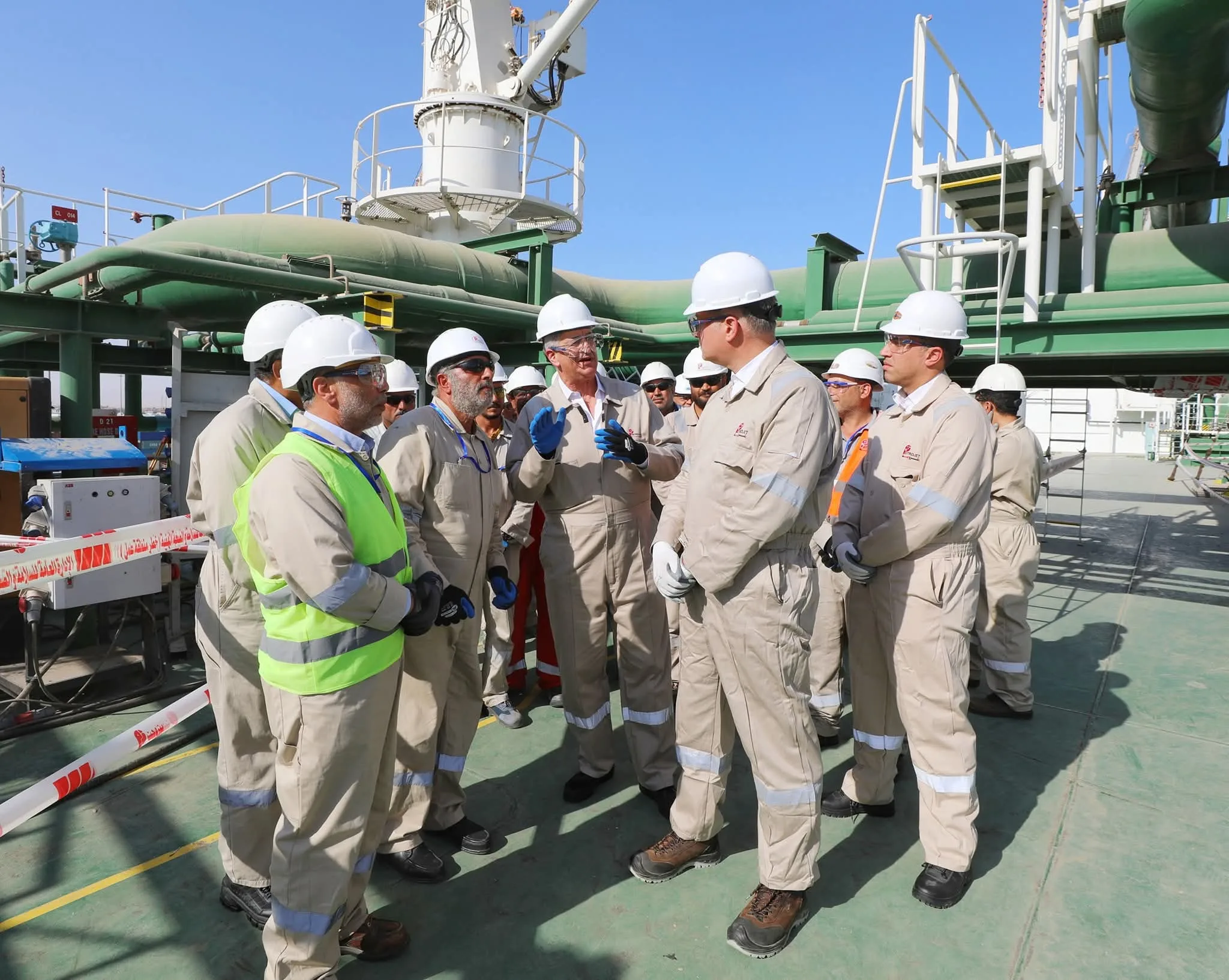 وزير البترول من سفينة “Energos Eskimo”: نحن مستعدون لصيف آمن من حيث الطاقة رغم التحديات العالمية. وزير البترول من سفينة “Energos Eskimo”: نحن مستعدون لصيف آمن من حيث الطاقة رغم التحديات العالمية.