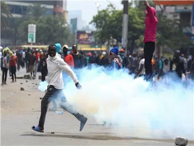 كينيا تتهم المتظاهرين بالإرهاب عقب وفاة 16 شخصًا كينيا تتهم المتظاهرين بالإرهاب عقب وفاة 16 شخصًا