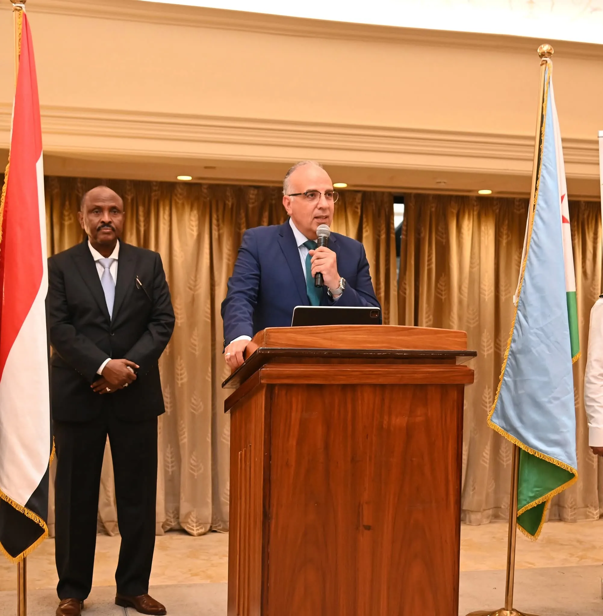 وزير الموارد المائية يشارك في احتفالات الذكرى الـ48 لاستقلال جيبوتي وزير الموارد المائية يشارك في احتفالات الذكرى الـ48 لاستقلال جيبوتي