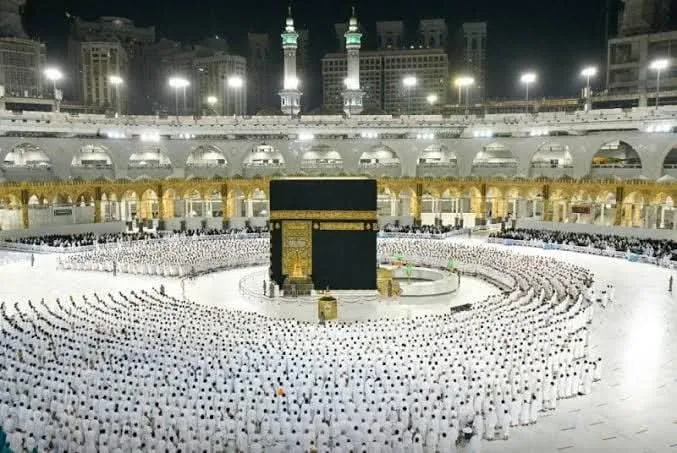 وزير السياحة يوافق على القواعد المنظمة لرحلات العمرة لموسم 1447 هجريًا وزير السياحة يوافق على القواعد المنظمة لرحلات العمرة لموسم 1447 هجريًا