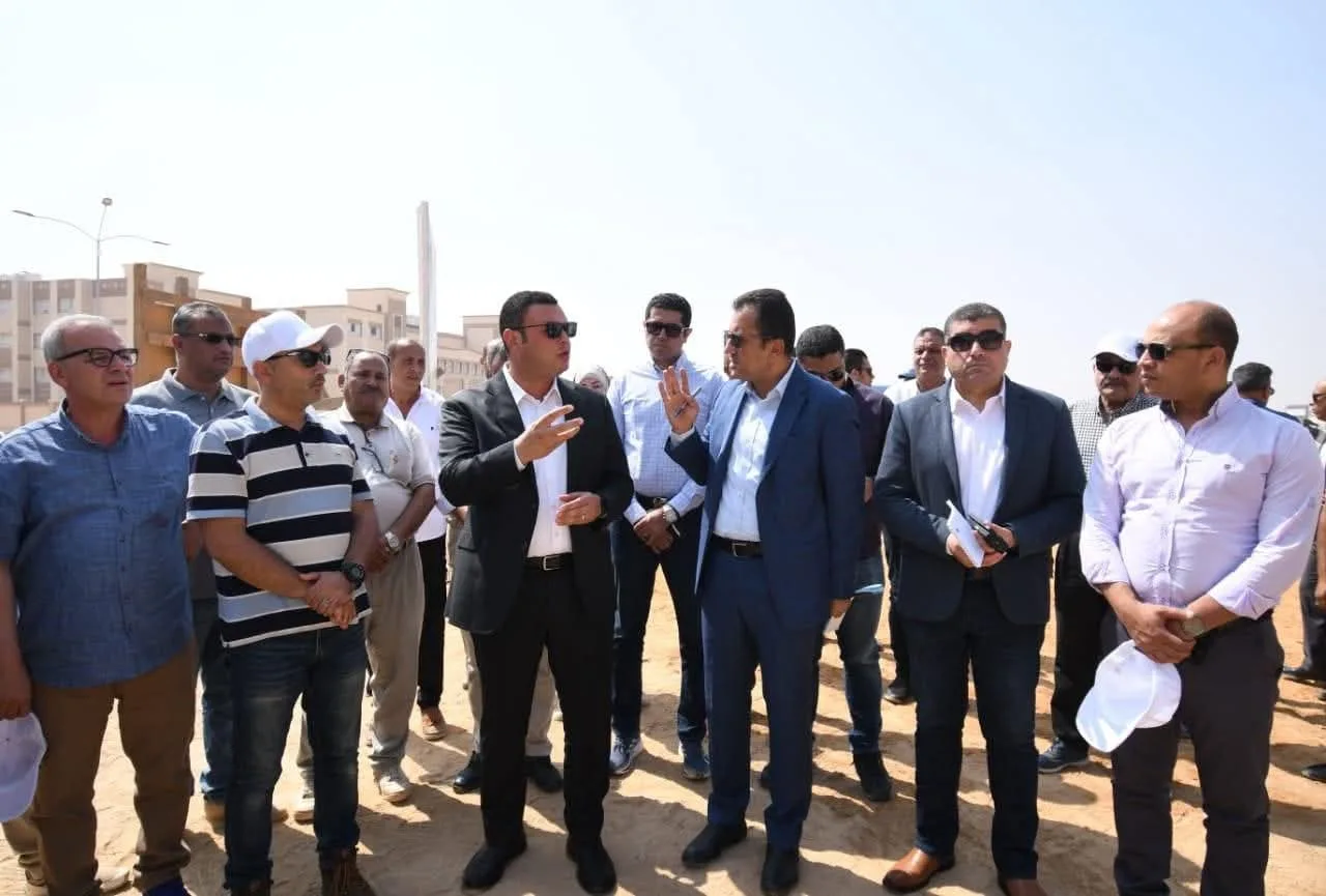 “الشربيني” يشرع في جولة ميدانية بالعاشر من رمضان للاطلاع على الطرق والمحاور. “الشربيني” يشرع في جولة ميدانية بالعاشر من رمضان للاطلاع على الطرق والمحاور.