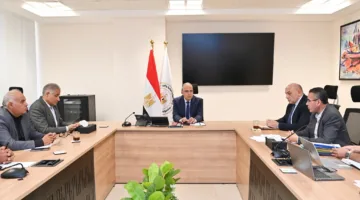 وزير الري يناقش نظام المياه في البحيرة ويحث على إنهاء تطهير الترع وصيانة البوابات قبل 15 يوليو