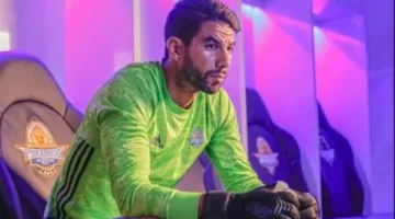 استعدادًا لاعتزال إكرامي.. بيراميدز يزيد من مفاوضاته مع حارس الأهلي السابق