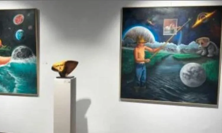 21 فناناً تشكيلياً يجسدون بين أضواء البحر وجوهر المدينة في المعرض الصيفي 21 فناناً تشكيلياً يجسدون بين أضواء البحر وجوهر المدينة في المعرض الصيفي