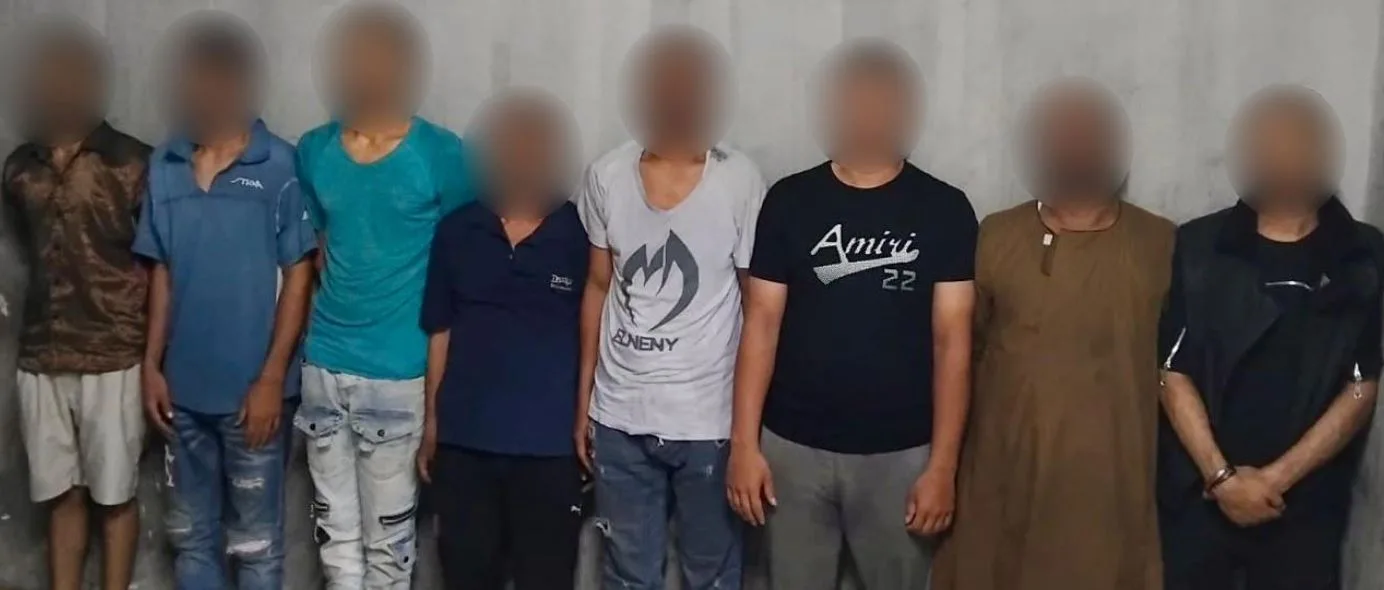 إلقاء القبض على بائعين جائلين متهمين بالشجار وإشعال النار في أكشاك بحدائق القبة إلقاء القبض على بائعين جائلين متهمين بالشجار وإشعال النار في أكشاك بحدائق القبة