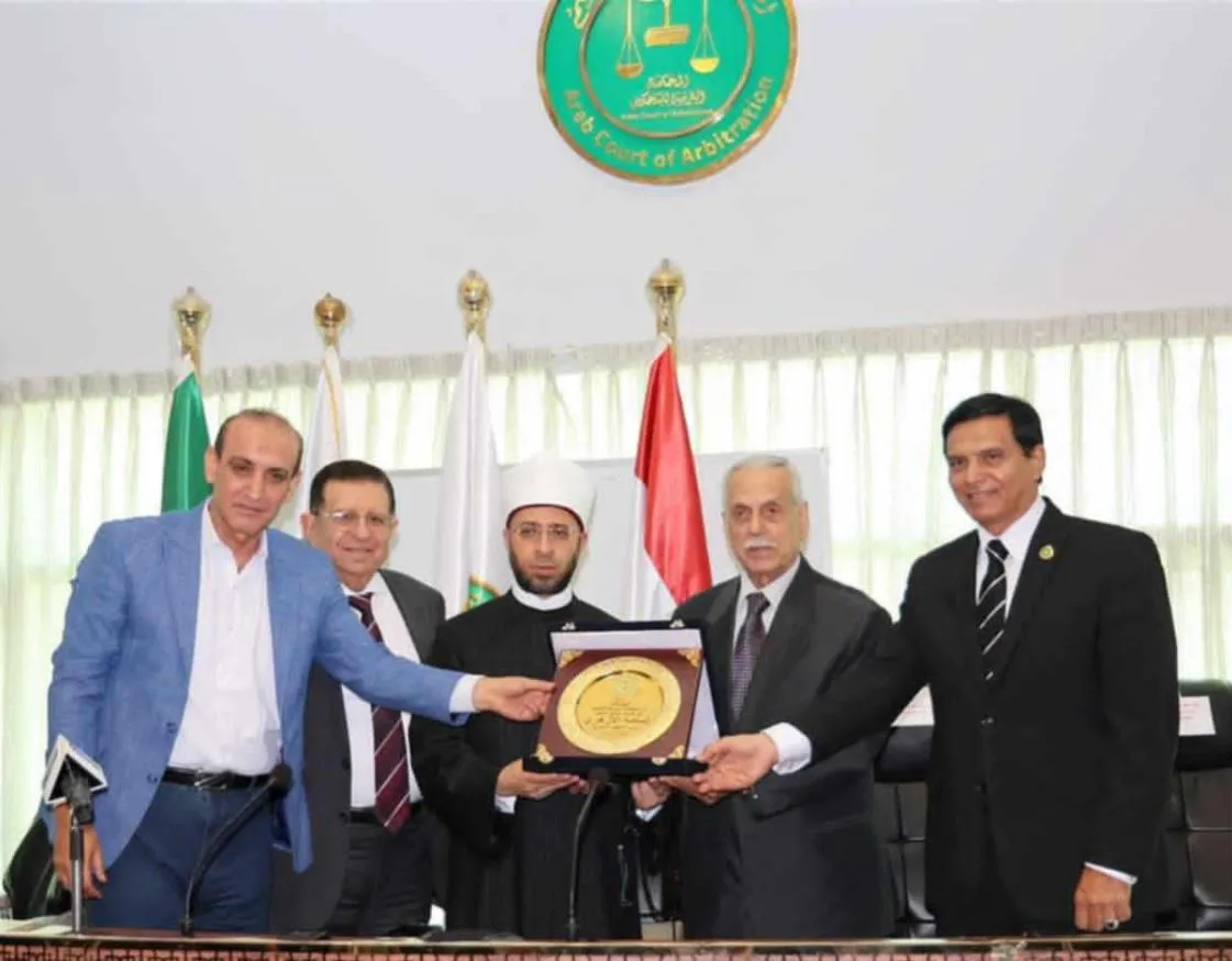 وزير الأوقاف يشارك في اختتام برنامج تعزيز الوعي الوطني لتطوير مهارات شباب الأوقاف بالشراكة مع المحكمة العربية للتحكيم.
