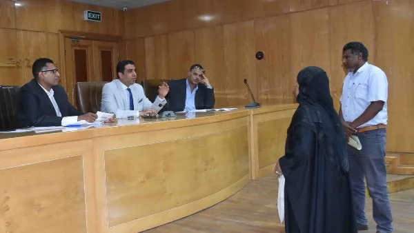 نائب محافظ الأقصر يناقش 37 طلباً وشكوى خلال الجلسة المفتوحة ويحث على حلها بسرعة نائب محافظ الأقصر يناقش 37 طلباً وشكوى خلال الجلسة المفتوحة ويحث على حلها بسرعة