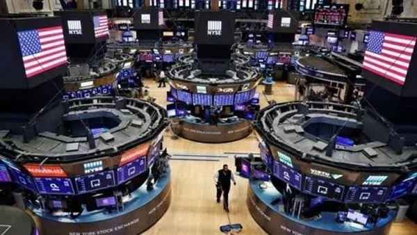 الأسهم الأمريكية تخسر المكاسب التي حققتها خلال الظهيرة في نهاية الجلسة. الأسهم الأمريكية تخسر المكاسب التي حققتها خلال الظهيرة في نهاية الجلسة.