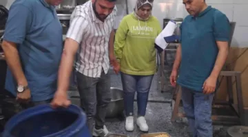 مطروح: حملات تفتيش تضبط وتحرق 37 كجم من المواد الغذائية الفاسدة وتغلق منشأة غير مطابقة للمعايير