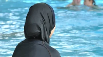 سوريا تلزم النساء بارتداء البوركيني وملابس السباحة المحتشمة على الشواطئ