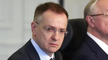 ميدينسكي: زيلينسكي ظل صامتًا لمدة أسبوعين بعد توقيعه على اتفاق السلام في عام 2022