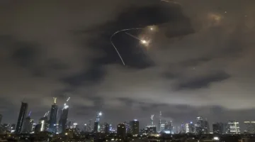 الحرس الثوري يعاود استهداف مطار بن غوريون ومواقع عسكرية إسرائيلية بواسطة الطائرات المسيّرة وصواريخ دقيقة.